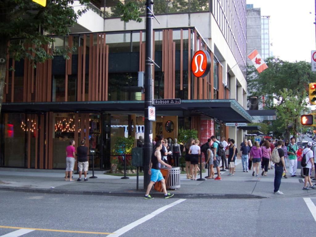 Divya Sutra Suites On Robson Downtown Vancouver Exterior foto