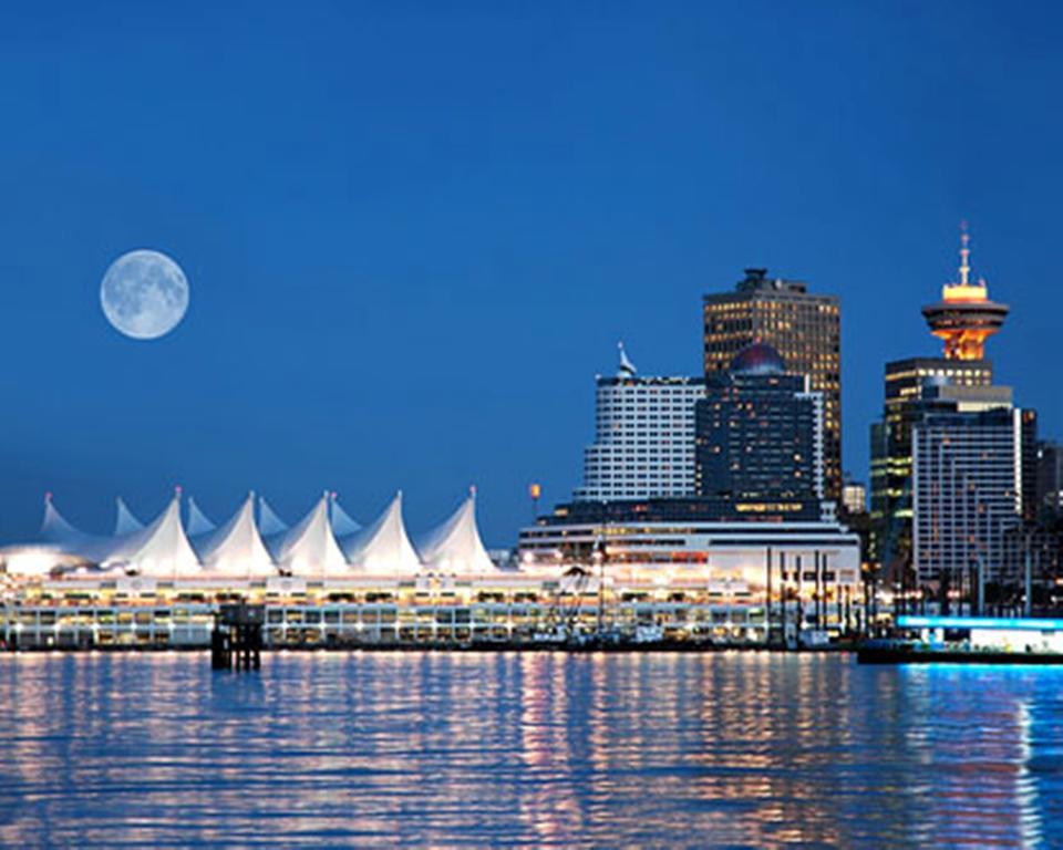 Divya Sutra Suites On Robson Downtown Vancouver Exterior foto